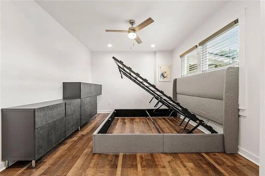 Building Photo - 323 Anderson Ave NW