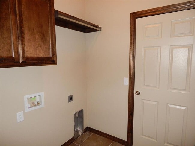 Building Photo - WELCOME HOME!