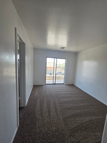 Building Photo - 5010 S 28th St