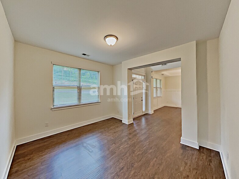 Building Photo - 1084 Adams Haven Bend