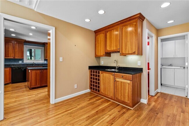 Building Photo - 755 Nile Dr