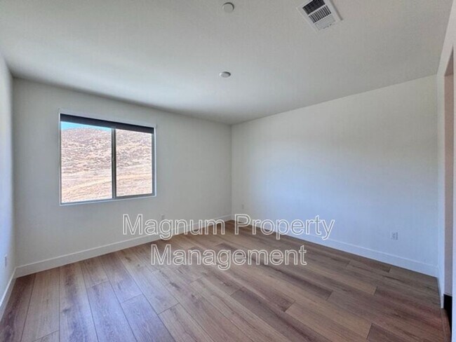 Building Photo - 25061 River Peak Dr