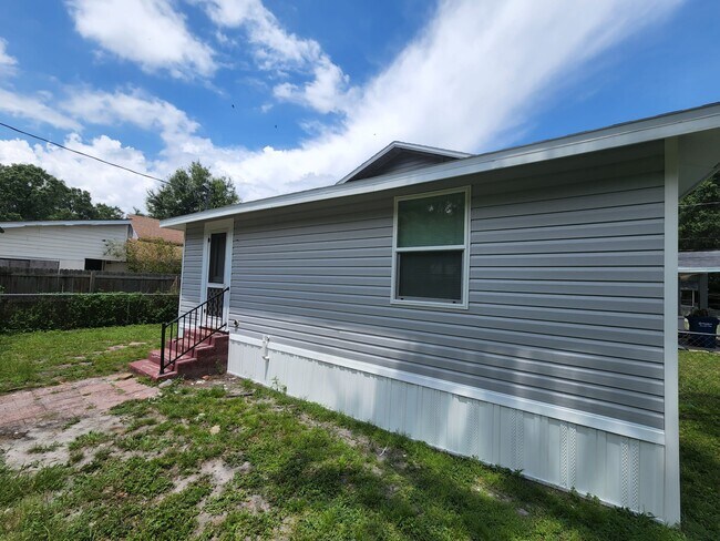 Building Photo - 602 NW 1st Ave