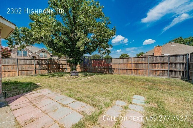 Building Photo - 2302 Highbank Dr