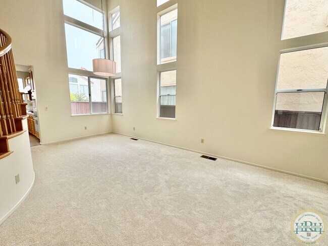 Building Photo - Large 6 BR|3 BA in the coveted Community Of Traditions Belhaven in Daly City With Views Of The Hills