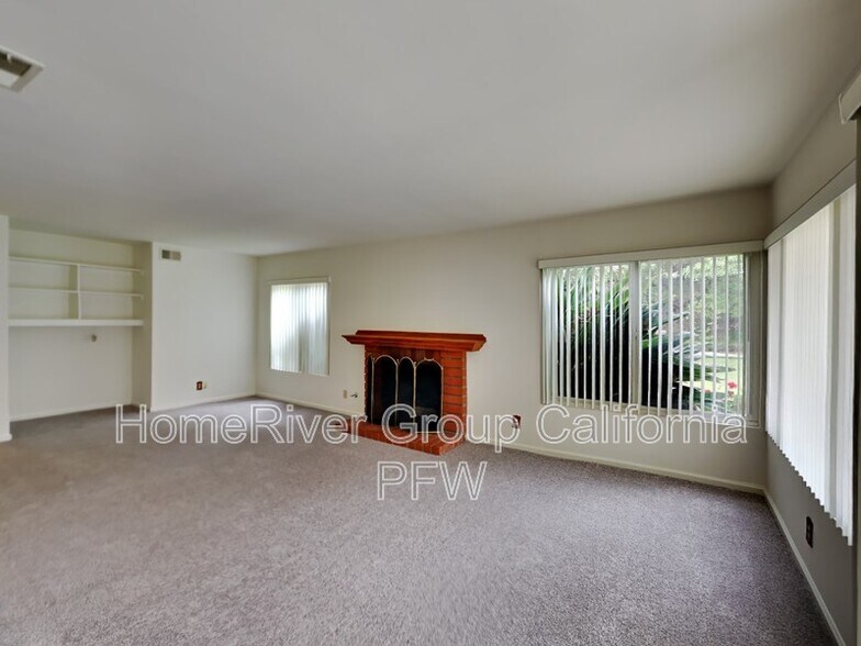 Building Photo - 3910 Coronado Cir
