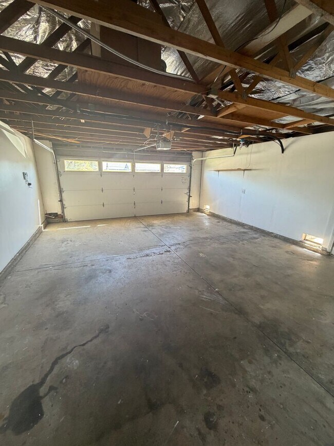 Building Photo - 1118 Zircon St