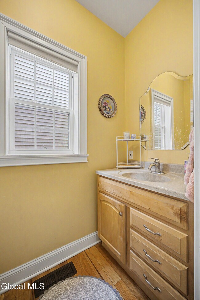 Building Photo - 8 Furlong St