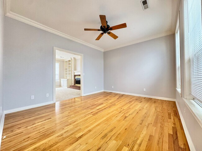 Building Photo - East Fayetteville 7 bedrooms 5 baths, VANDERGRIFF DIST - beautiful spread