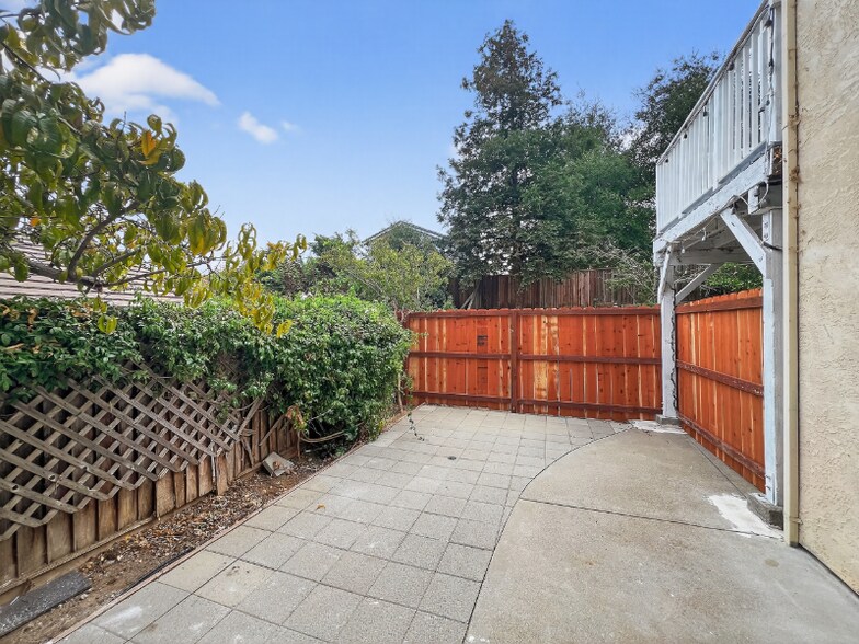 Building Photo - 632 Corliss St