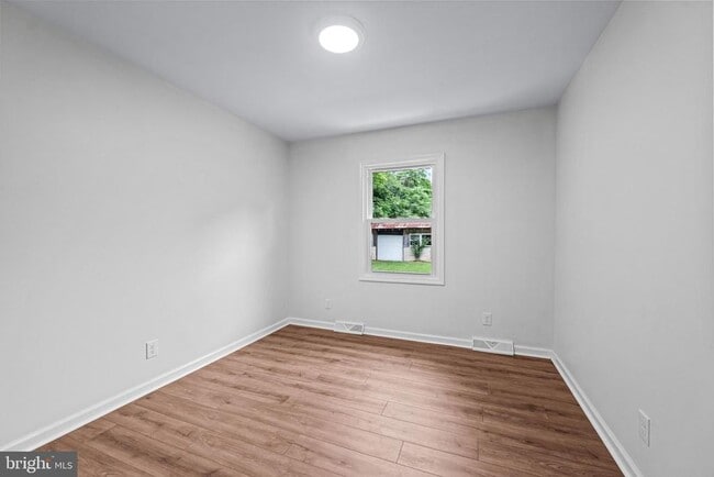 Building Photo - 1150 Garrison Rd