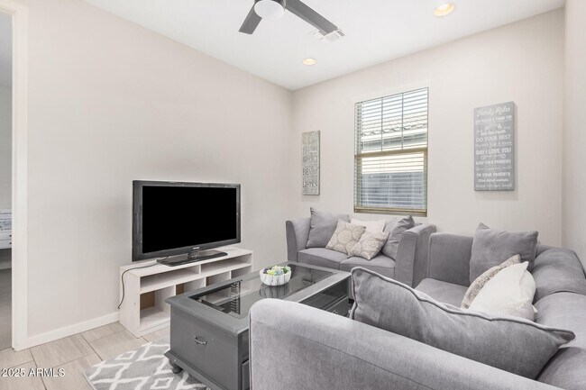 Building Photo - 11022 W Levi Dr