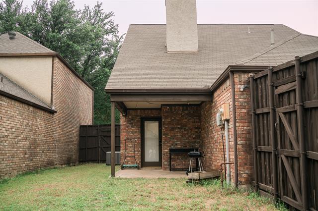Building Photo - 2036 Country Club Dr