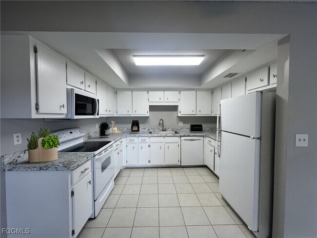 Building Photo - 639 SE 13th Ave