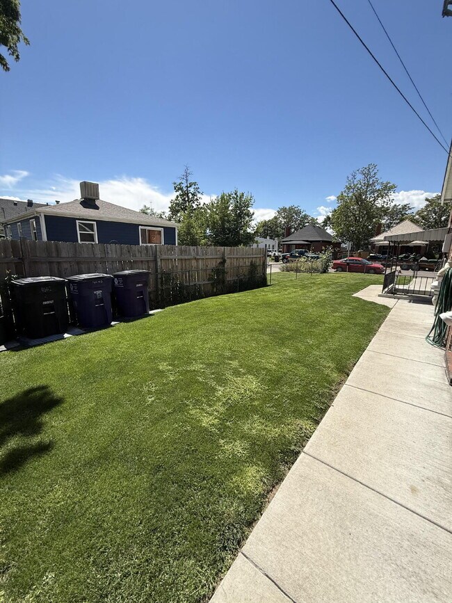 Building Photo - Chic Urban Studio in the heart of Denver!