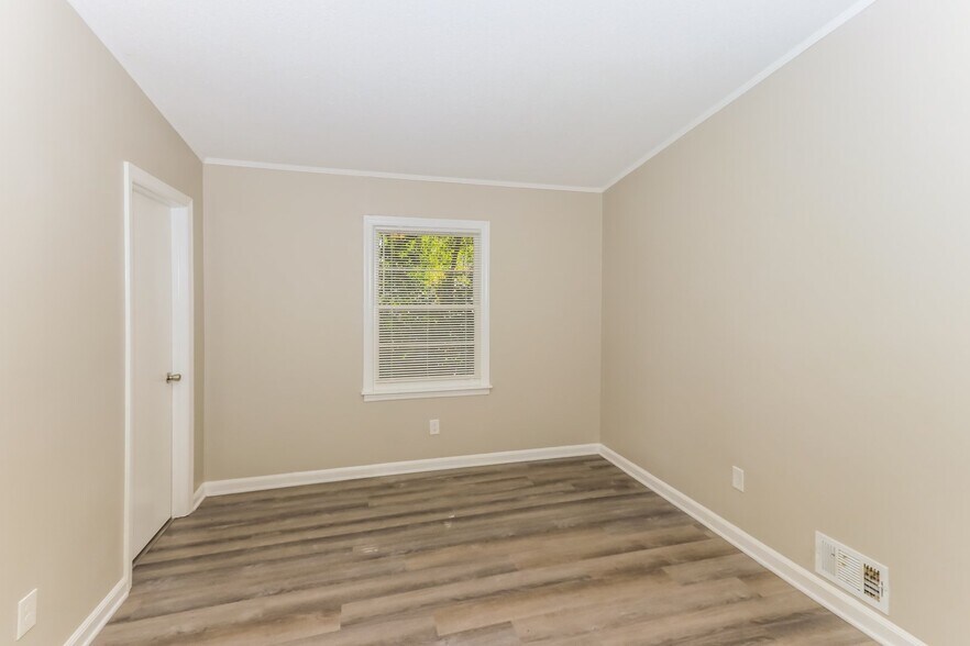 Building Photo - 503 Bernard Dr