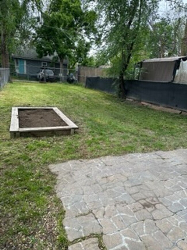 Building Photo - Liberty Park One Bedroom Single Family Home with Huge Yard
