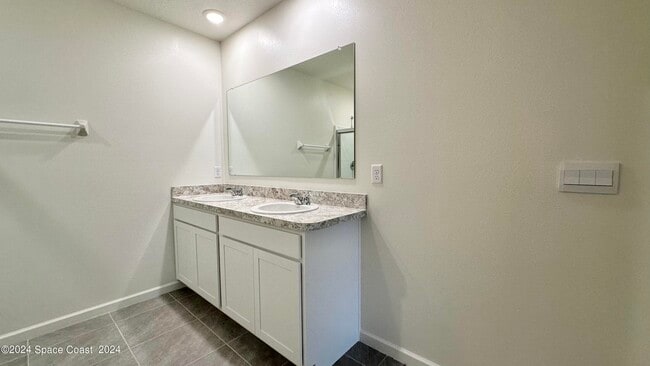 Building Photo - 6495 Topaz Dr