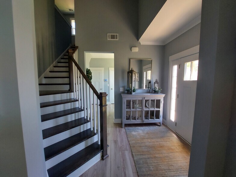 Building Photo - 214 Grange Valley Ln