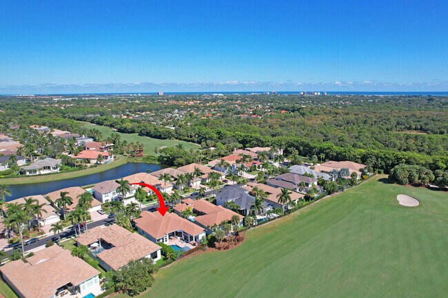 Building Photo - 528 Les Jardin Dr