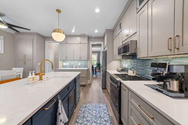 Building Photo - Charming Craftsman Home in the Heart of Apex | Renovated Kitchen, Fenced Yard, Garage & Lawn Care...