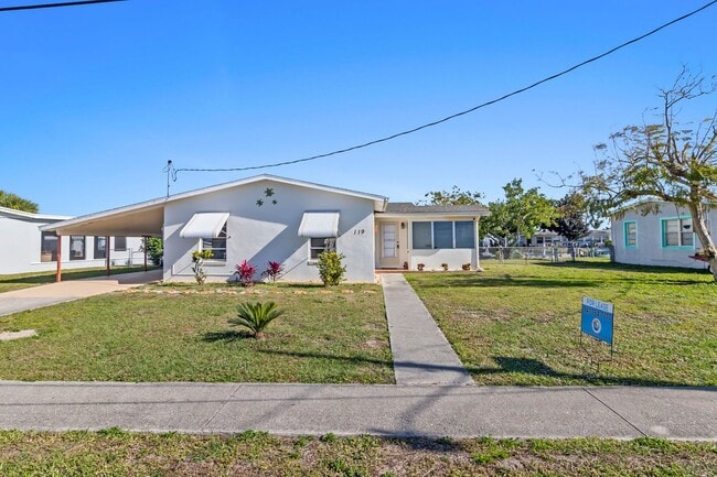 Building Photo - Furnished * AVAIL Now Through 11/1 * $1,69...