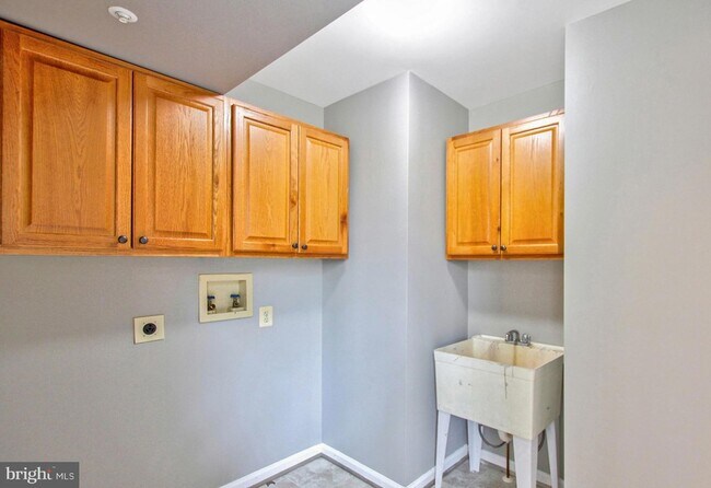Building Photo - 18414 Garner Ln