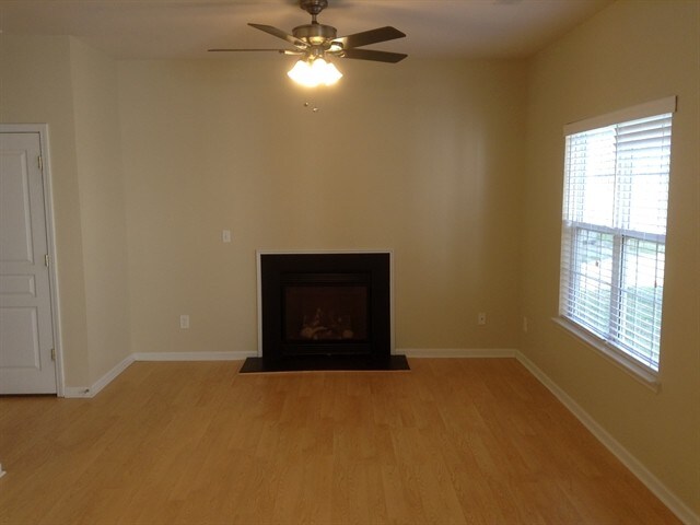 Building Photo - 9149 Glenashley Dr
