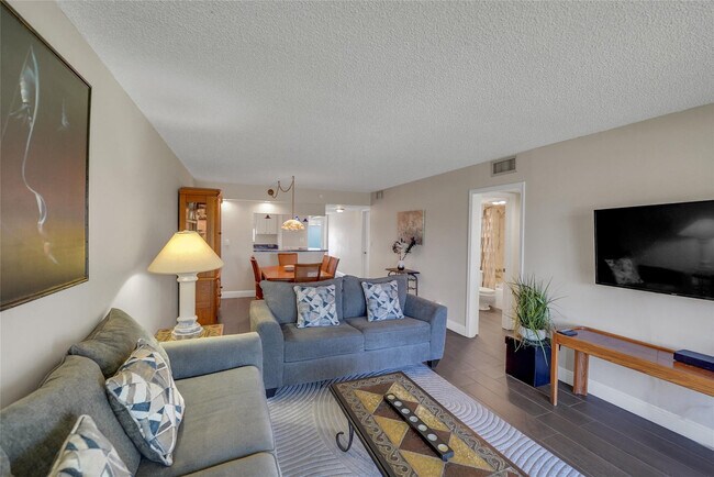 Building Photo - 8980 S Hollybrook Blvd