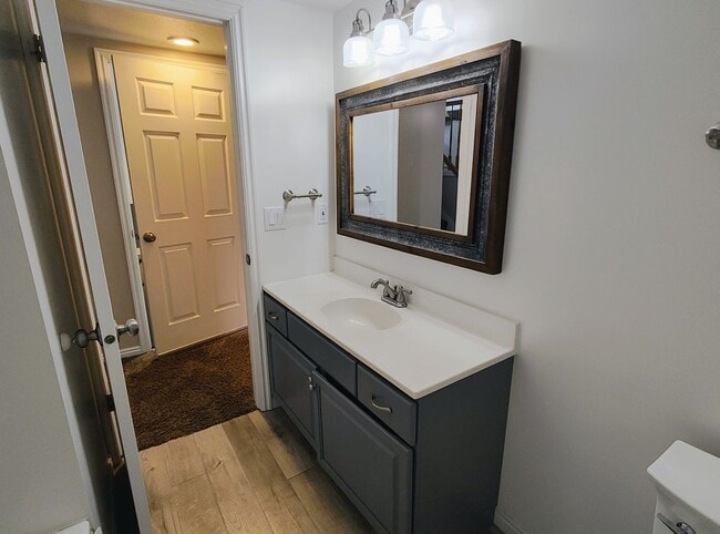 Building Photo - Great 4 Bd 3 Bath Home in Sandy