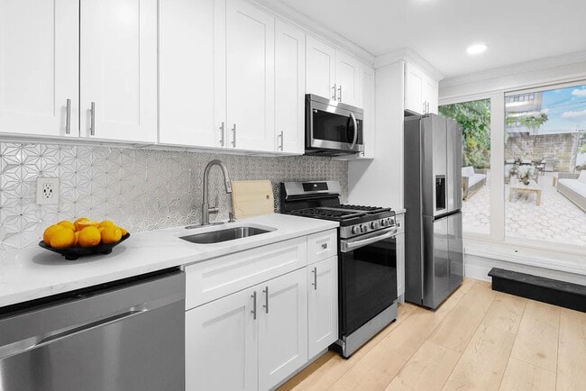 Building Photo - 154 S 4th St