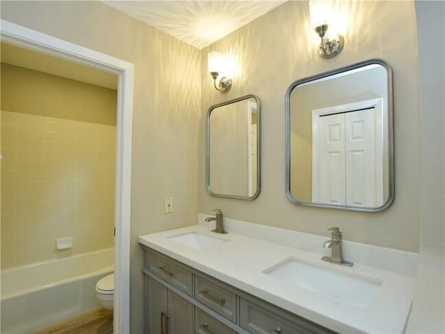 Building Photo - 6206 Sun Vista Dr