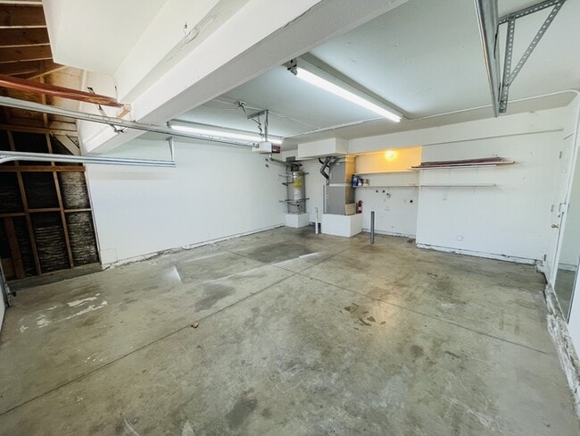 Building Photo - Provence Dr.