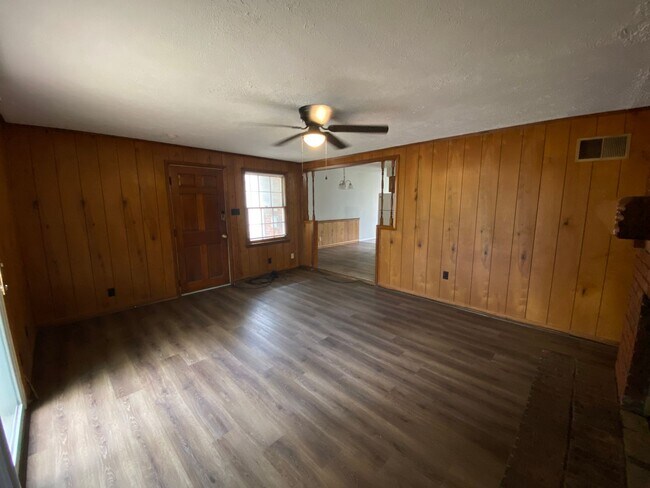 Building Photo - Welcome to Blueberry Hills located off Nicholasville Rd     20260615