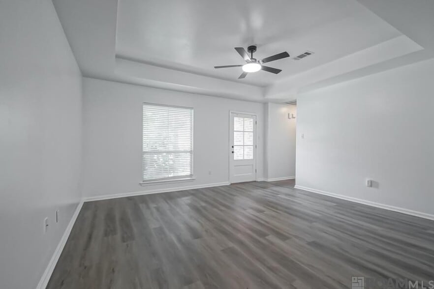 Building Photo - 14211 Parkridge Dr