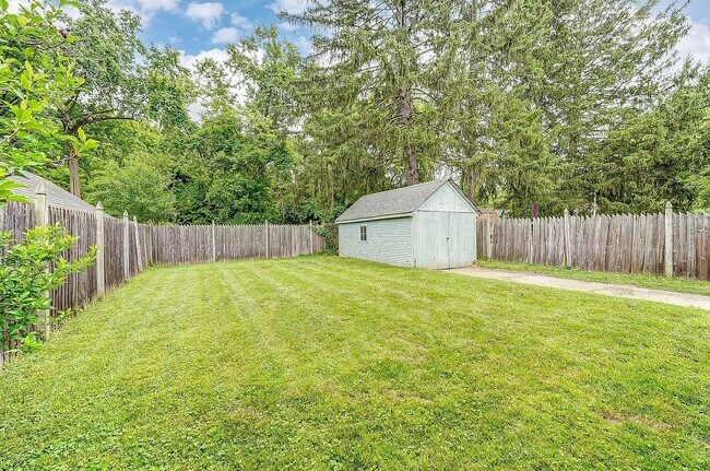 Grass Fenced in Backyard - 6604 Buckingham Plz