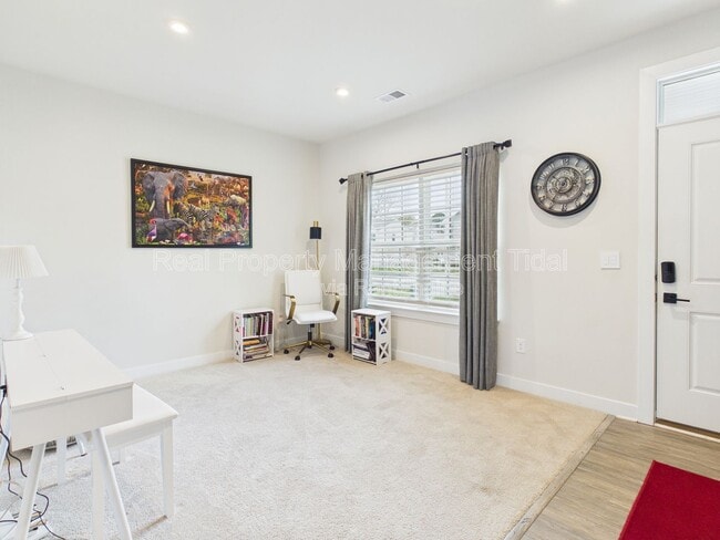 Building Photo - 555 Oliver Wy