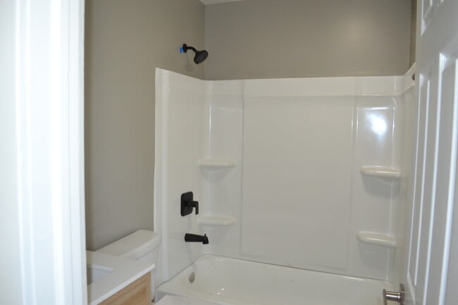 Building Photo - 20 Mcreynolds St