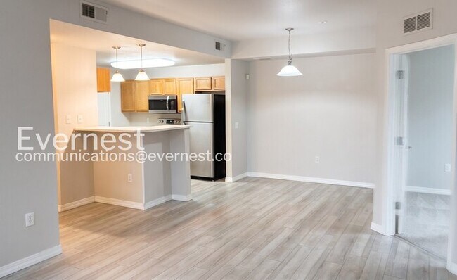 Building Photo - 3 Bed & 2 Bath Condo in Fort Collins / Coming Soon!