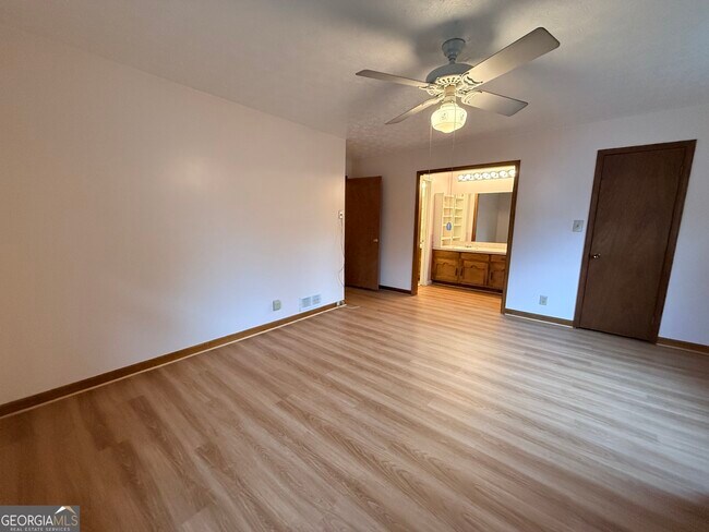 Building Photo - 191 Murphy Ave NW