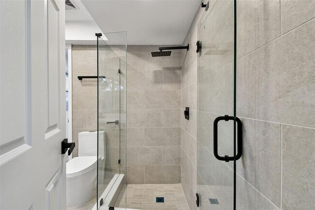 Building Photo - 970 Rolling Hills Dr