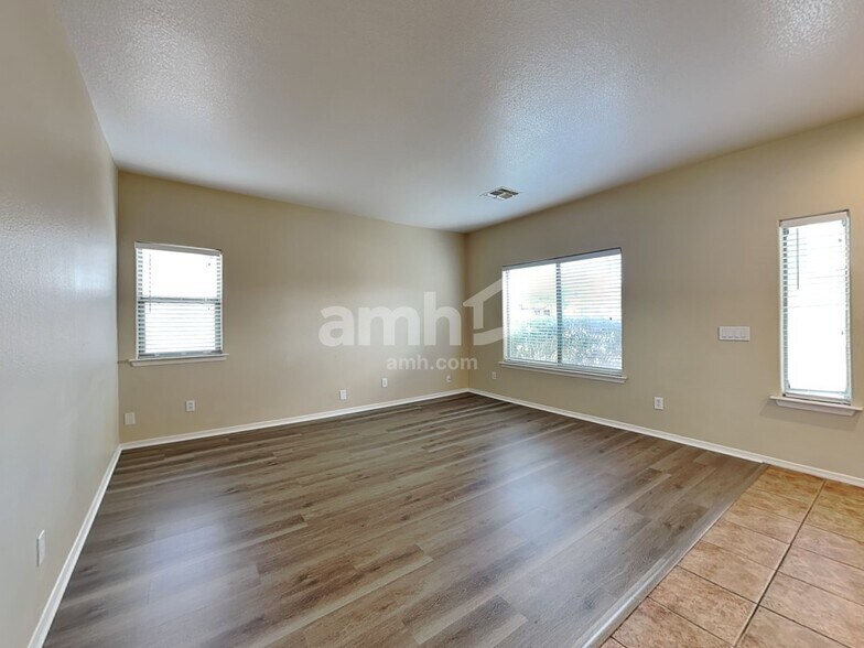 Building Photo - 11852 W Cambridge Ave