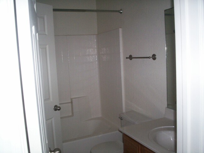 Building Photo - 2203 Botanical Dr