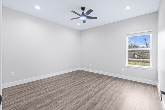 Building Photo - 3821 Easy St