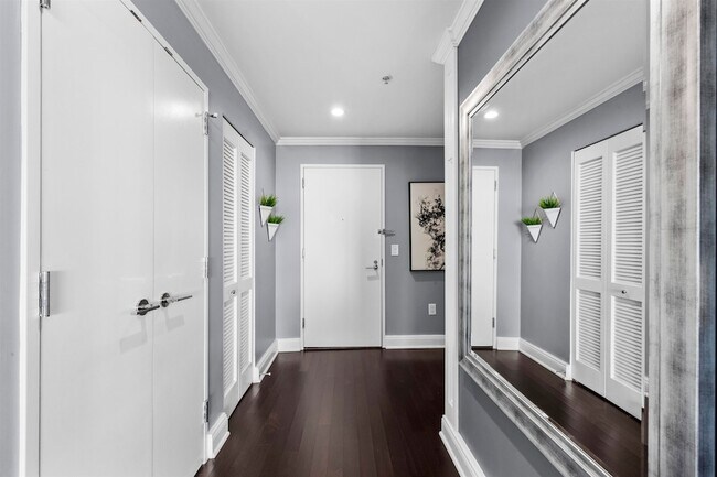 Building Photo - 77 Hudson St