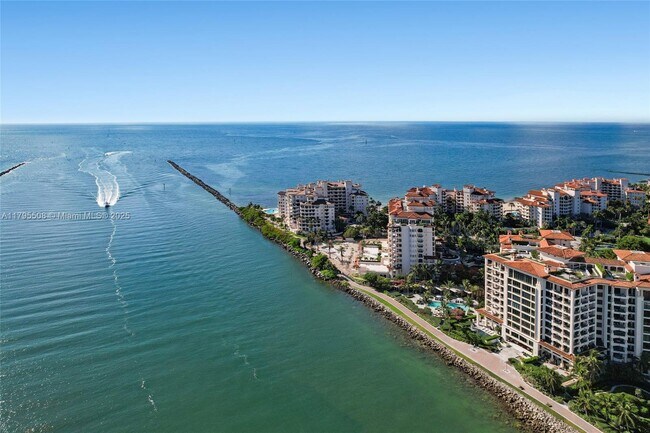 Building Photo - 7141 Fisher Island Dr