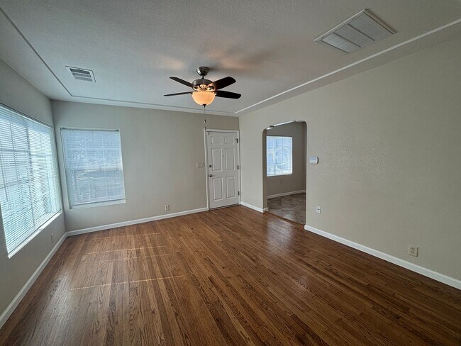 Building Photo - McKenzie 1107-1141