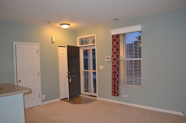 Building Photo - 161 Springbrook Trail S