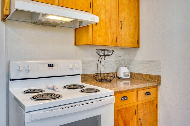 Building Photo - 2509 E Routt Ave