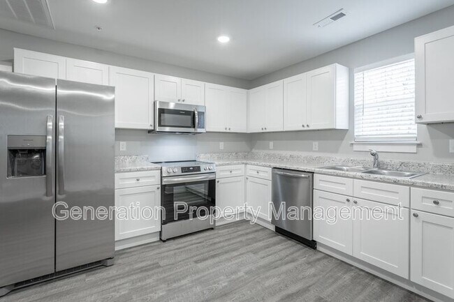 Building Photo - 5 Meadowbrook Dr W